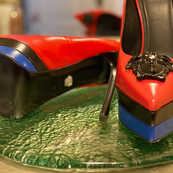 Versace ❤️💙🖤 - Picture 2 of 3